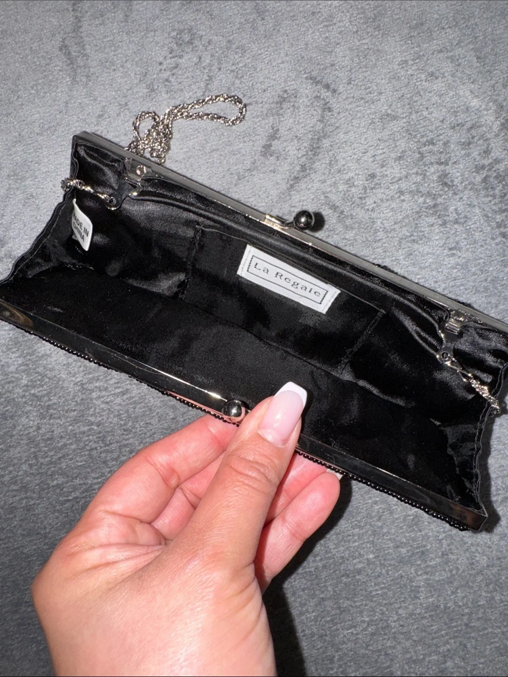 La Regale - Black Beaded Chain Clutch